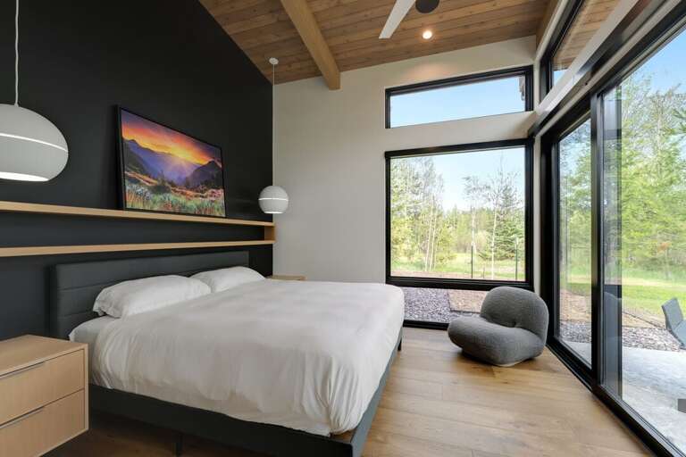 Primary Bedroom | King-size Bed | Main Level