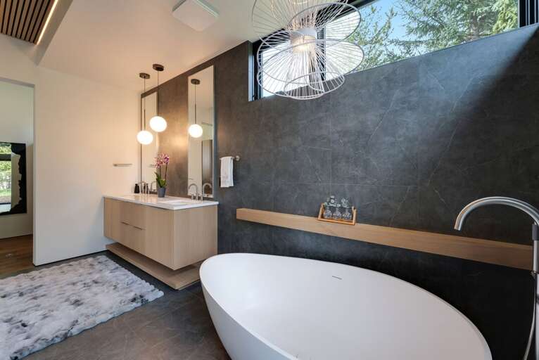 Spacious En-suite | Main Level