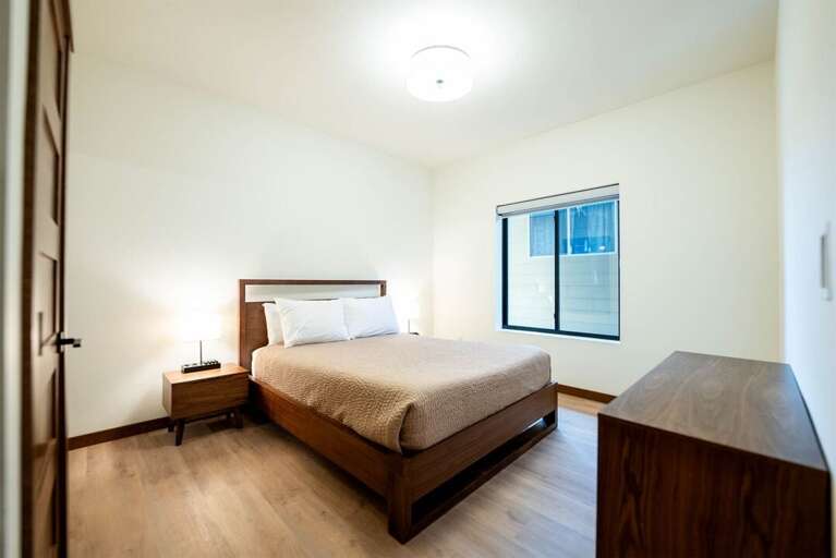 Second Bedroom with Queen-size Bed | Middle Level Second Bedroom with Queen-size Bed | Middle Level