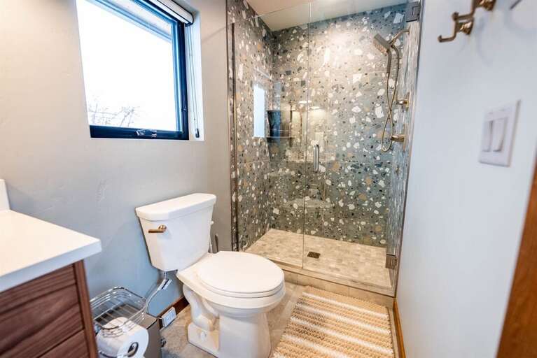 Shared Full Bathroom | Upper Level Shared Full Bathroom | Upper Level