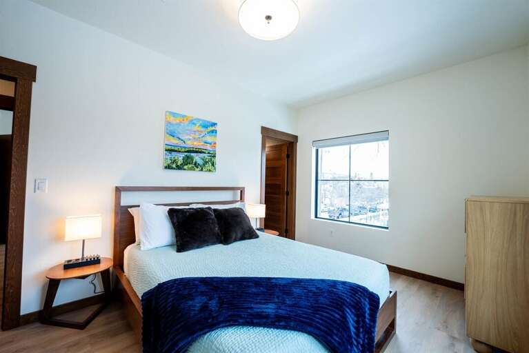 Second Bedroom with Queen-size Bed | Middle Level