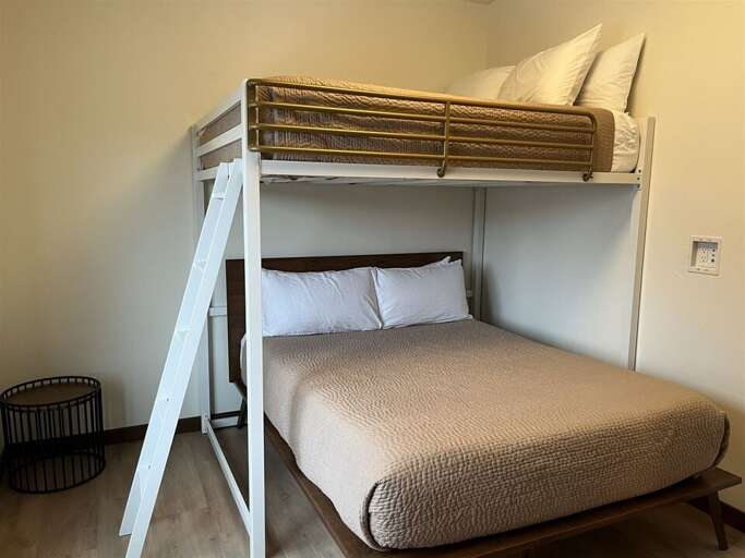 Queen-size Bed with Lofted Full-size Bed | Middle Level