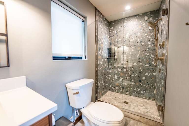 Shared Full Bathroom | Upper Level