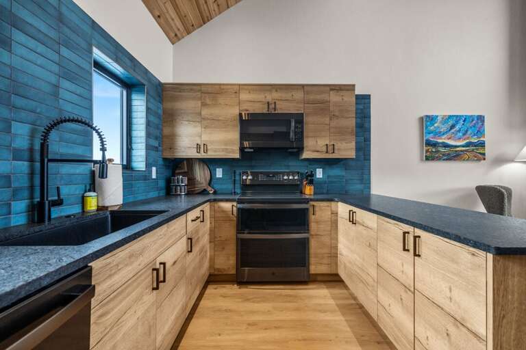 Beautiful Granite Countertop with Blue Tile Backsplash | Upper level Beautiful Granite Countertop with Blue Tile Backsplash | Upper level