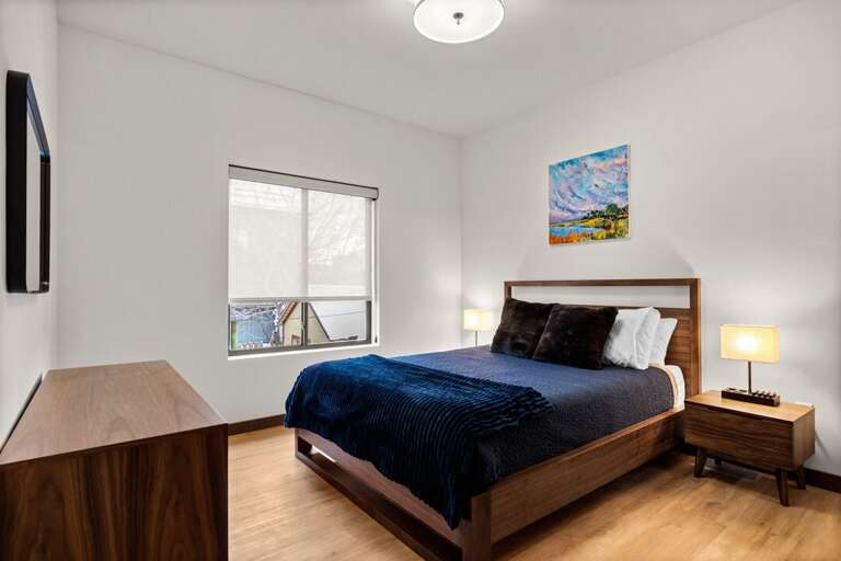 Second Bedroom with Queen-size Bed | Middle Level Second Bedroom with Queen-size Bed | Middle Level