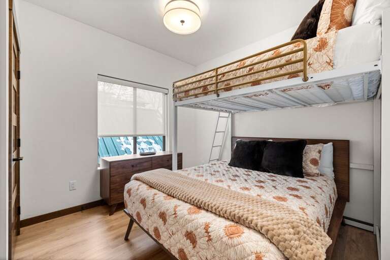 Queen-size Bed with Lofted Full-size Bed | Middle Level Queen-size Bed with Lofted Full-size Bed | Middle Level