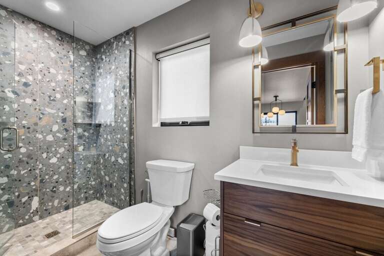 Shared Full Bathroom | Upper Level Shared Full Bathroom | Upper Level