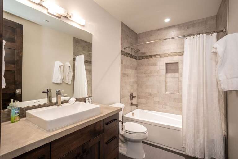 Have a hot bath | Main Level