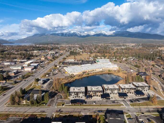 3-minute drive to Downtown Whitefish, where you will find many restaurants, breweries and shopping! Exterior