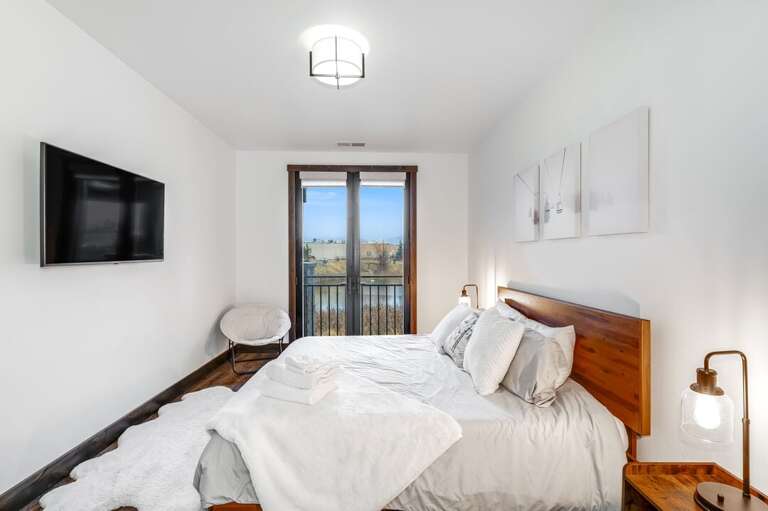 Bedroom 1 - King-sized bed, a 42” Smart TV | Main Level