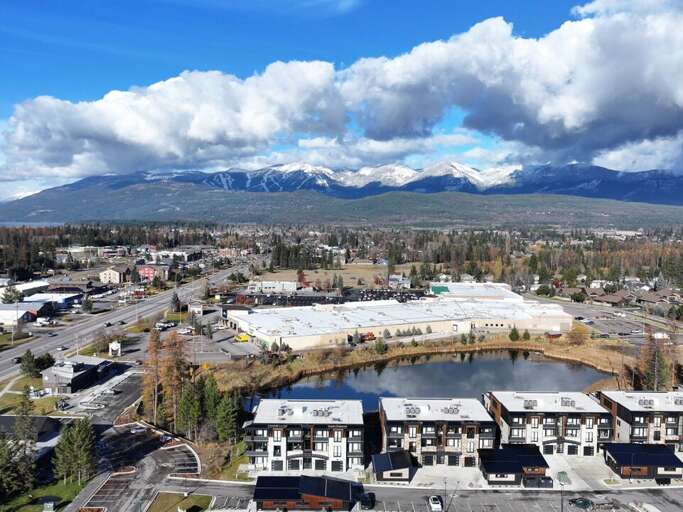 Find yourself one mile from Smith Fields | Exterior