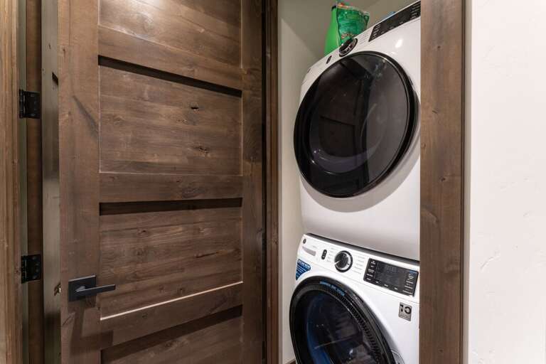 Stackable washer and dryer | Main Level