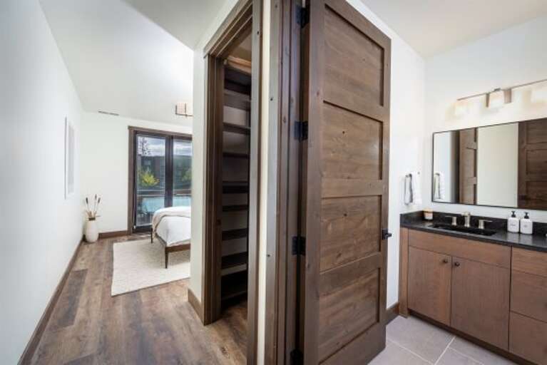 The queen bedroom offers a walk-in closet & private ensuite with tub/shower combination | Main Level