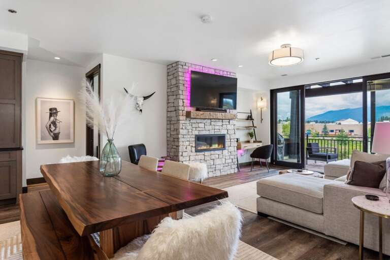 Great Mountain Views from this space!