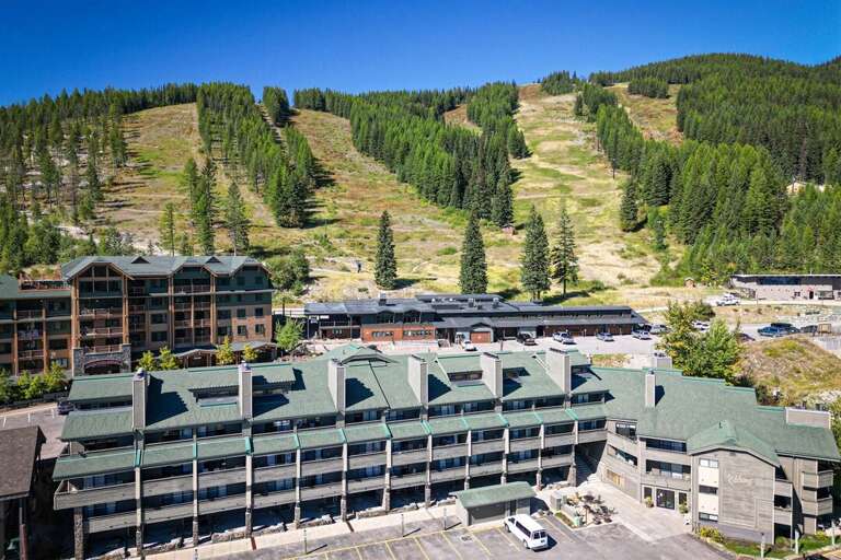 Positioned in the heart of the Village of Whitefish Mountain Resort, Eidelweiss is a true ski-in/ ski-out property | Exterior