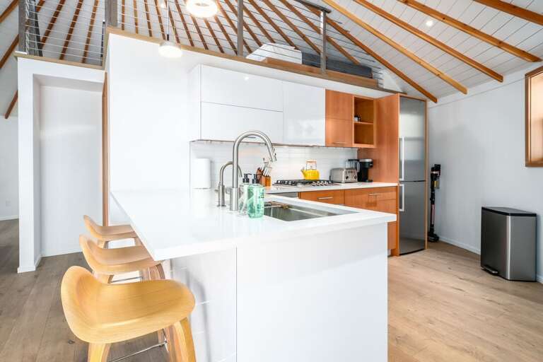 Enjoy breakfast at the bar | Main Level