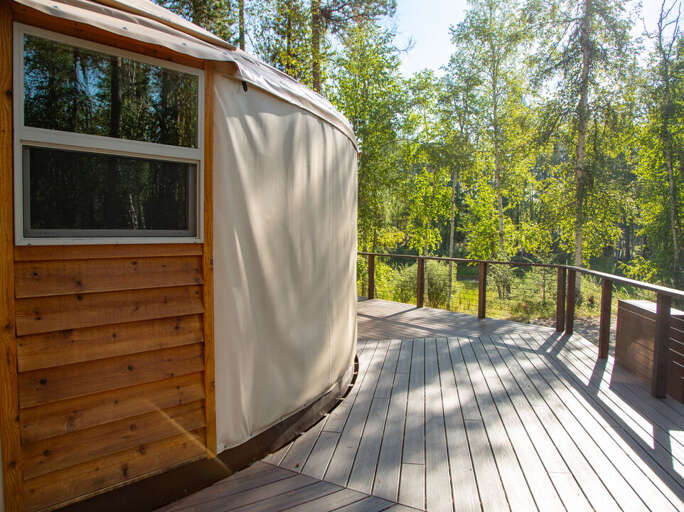 Paint a picture or play a card game | Exterior