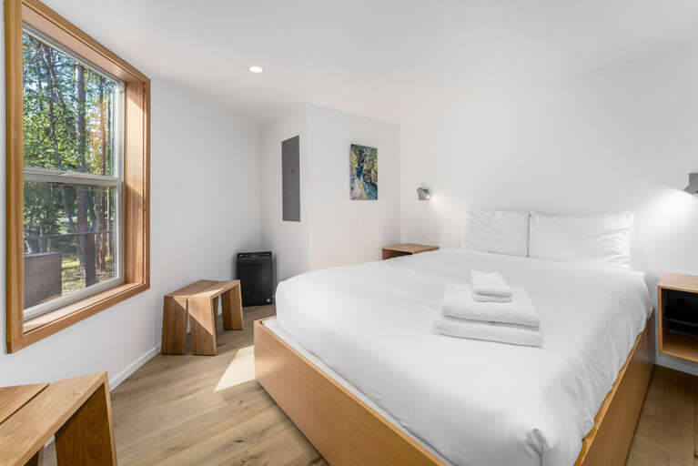 Primary Bedroom | Queen-size Bed | Main Level