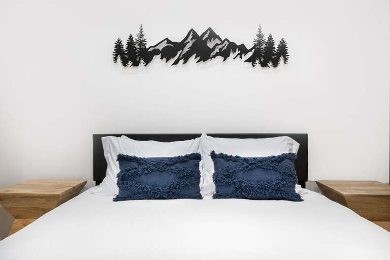 Queen Bed | Main Level