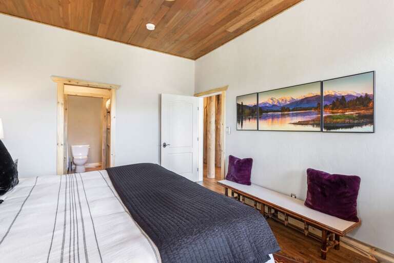 Ground level | king bed