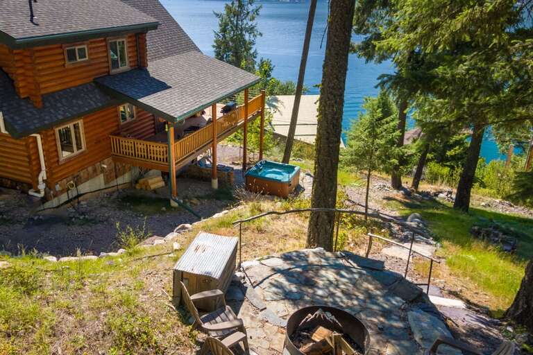 Outdoor firepit and hot tub