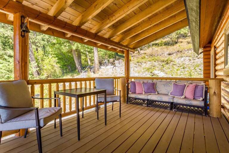 Perfect spot for a game of cards while enjoying the outdoors