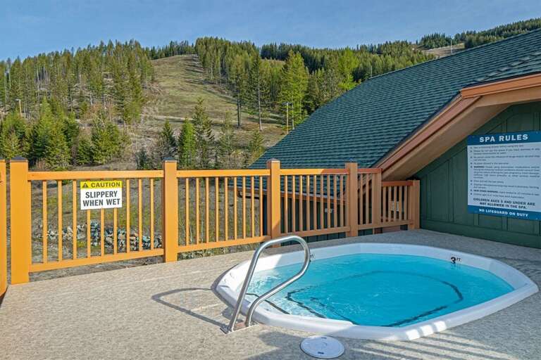 Relax after a day on the mountain in the rooftop spa | Exterior