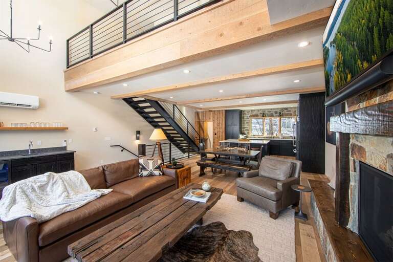 Beautifully furnished & decorated, Northern Glades is a luxury townhome at Whitefish Mountain Resort | Middle Level