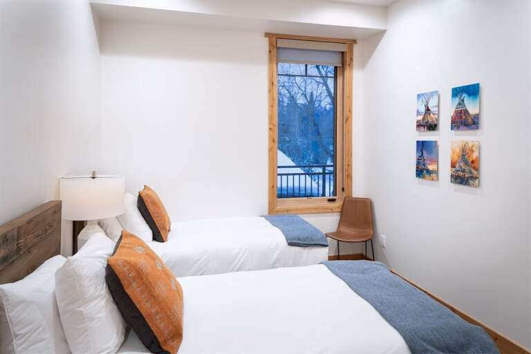 The second bedroom has 2 twin beds that can be converted into a king bed upon request | Main Level