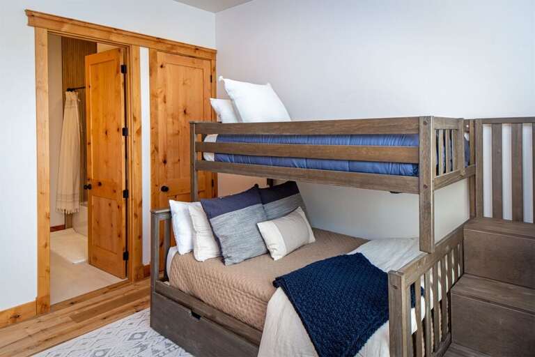 The bunk room can sleep 4 and has its own ensuite bathroom | Main Level