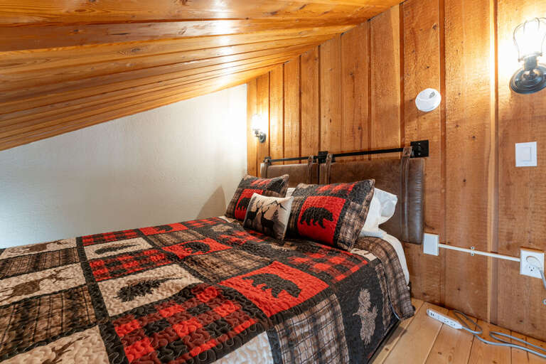 Upper Level Loft with Full Bed | Loft