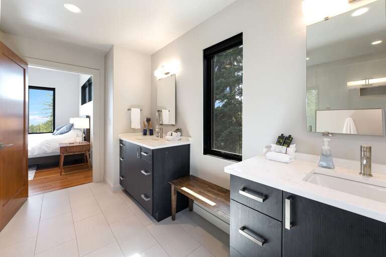 Primary En-suite Bathroom | Main Level