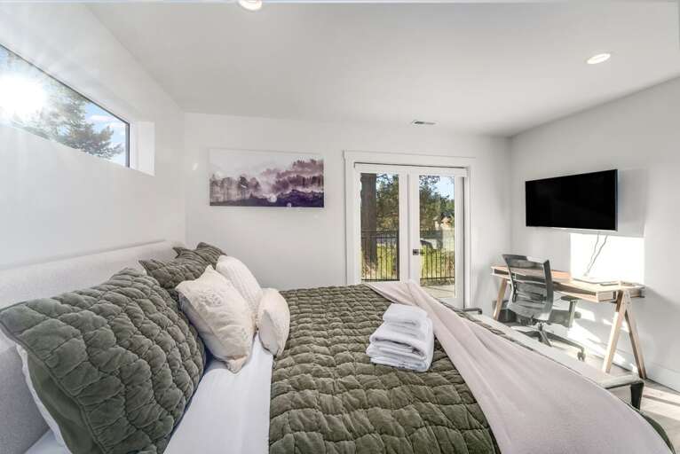 Master Bedroom (Main Level)- King Bed