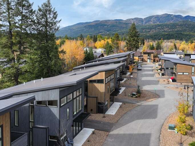 Space in the driveway for 1 additional vehicle | Exterior