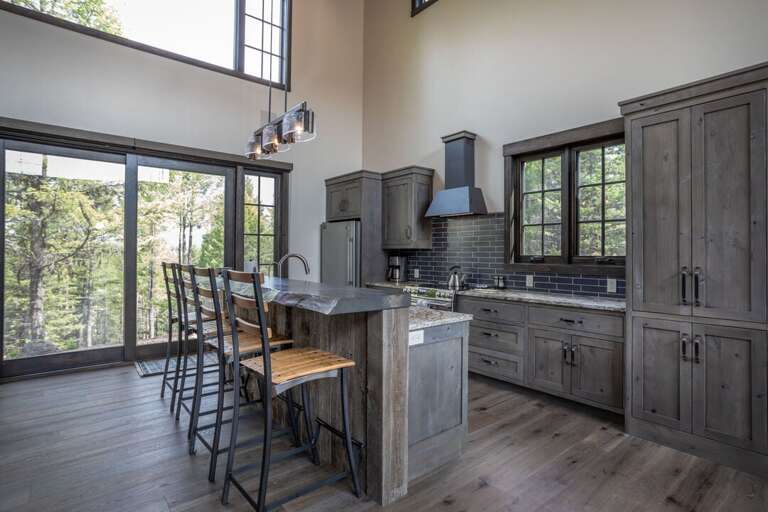 Breakfast with a view | Main Level