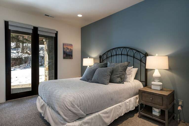 Queen Bed Queen Bed