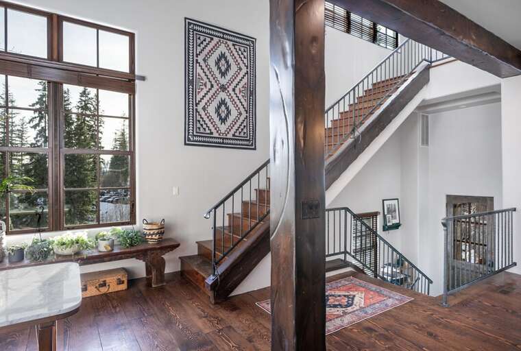 Entry Stairway | Main Level