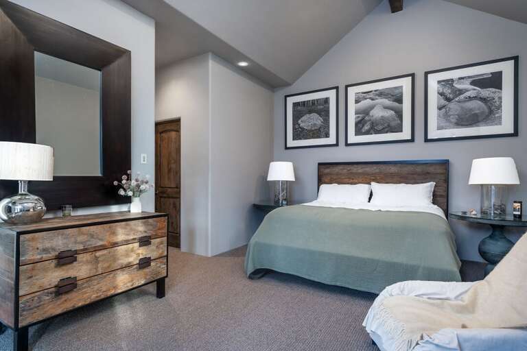 Primary Bedroom | King-sized Bed | Upper Level