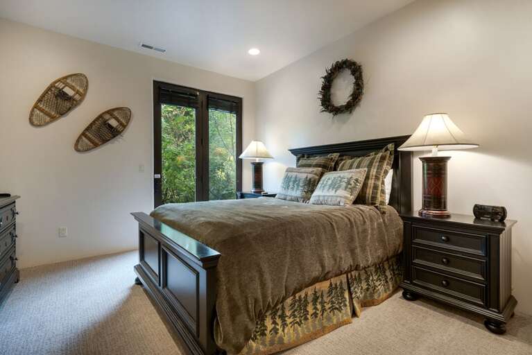 Queen Bed | Lower Level