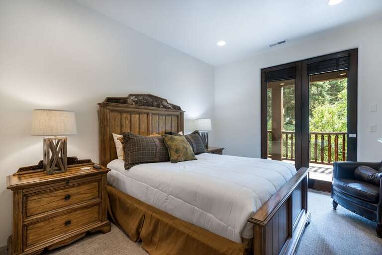 Queen Bed | Lower Level