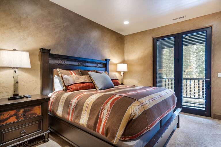 Private Balcony| King Bed Private Balcony| King Bed