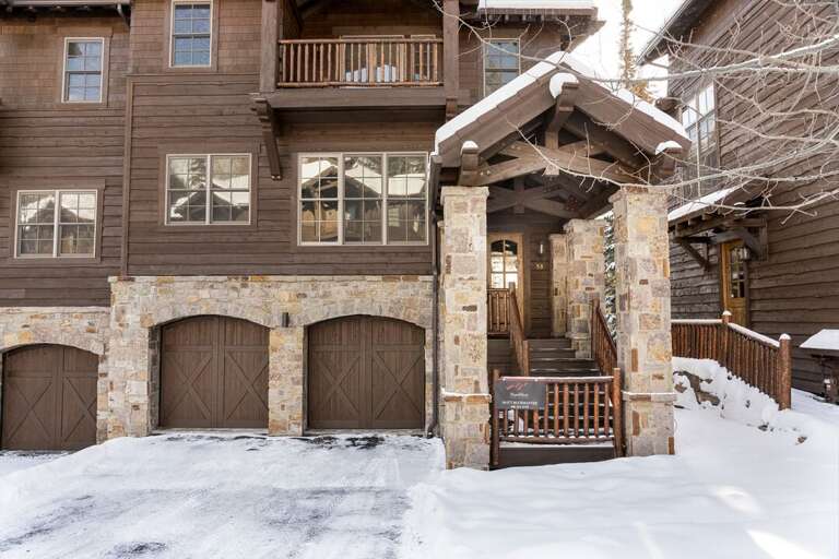 Private entrance and parking. Private entrance and parking.