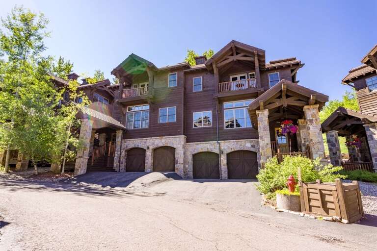 This home is beautiful all year round | Exterior