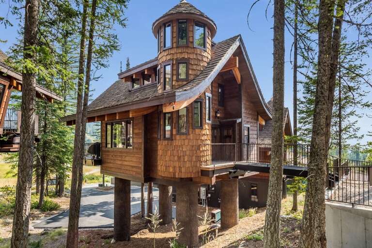 Welcome to Tamarack Treehouse!