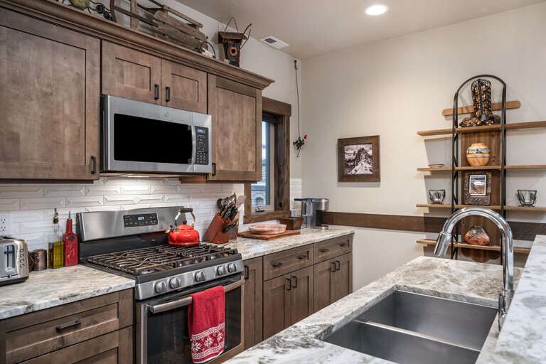 Cook on a Gas Stove Range | Main Level