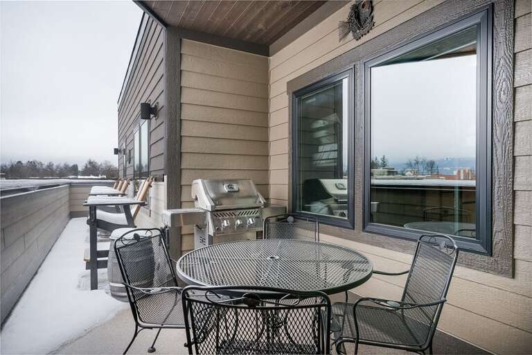 Outdoor Patio to Enjoy A Delicious Meal Cooked on the Grill | Exterior