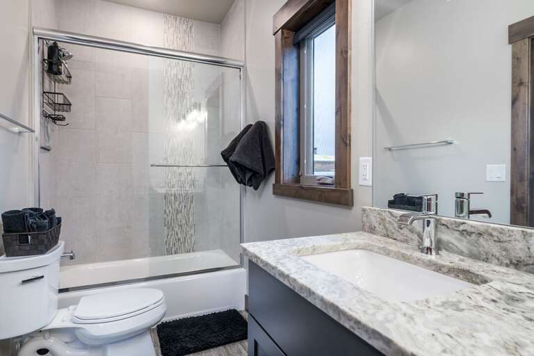 Primary En-suite Bathroom | Main Level