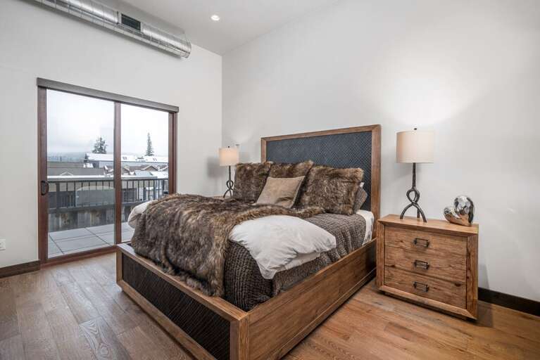 Primary Bedroom | King-sized Bed | Main Level