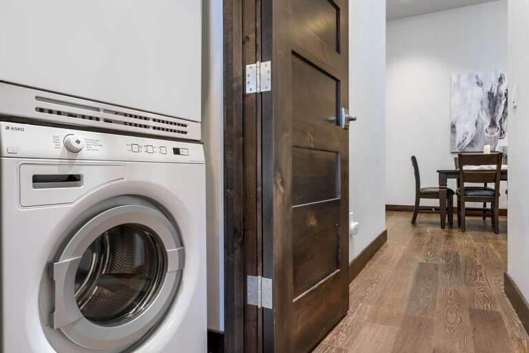 In-unit Laundry Machines | Main Level