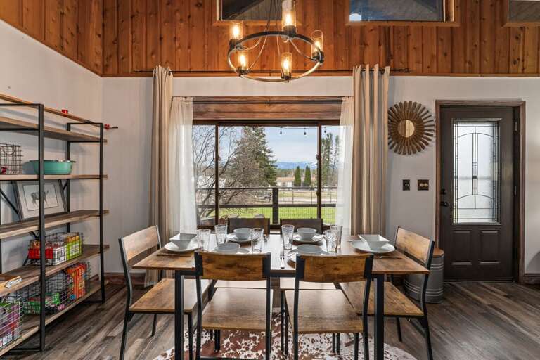 Dining area with beautiful views | Main Level